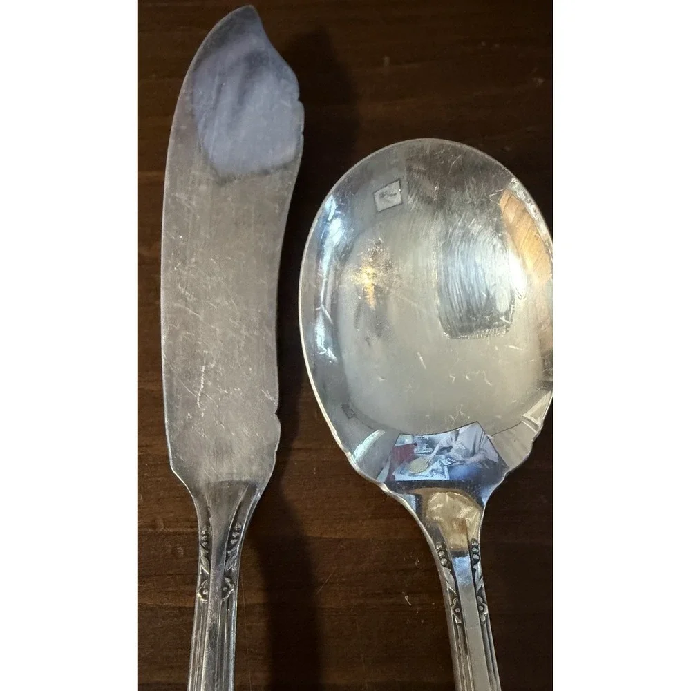 Oneida 1881 Rogers Floral Queen Silverplate Master Butter Knife Sugar Spoon